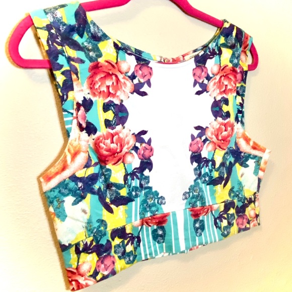 Arden B Floral Crop Top with Back Cutout - Size XL - Picture 3 of 7